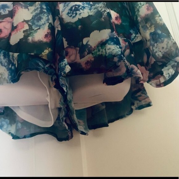 Nordstrom Let Them Eat Cake Open Cold Shoulder‎ Floral Pattern Flowy Romper SZ M - Picture 14 of 16